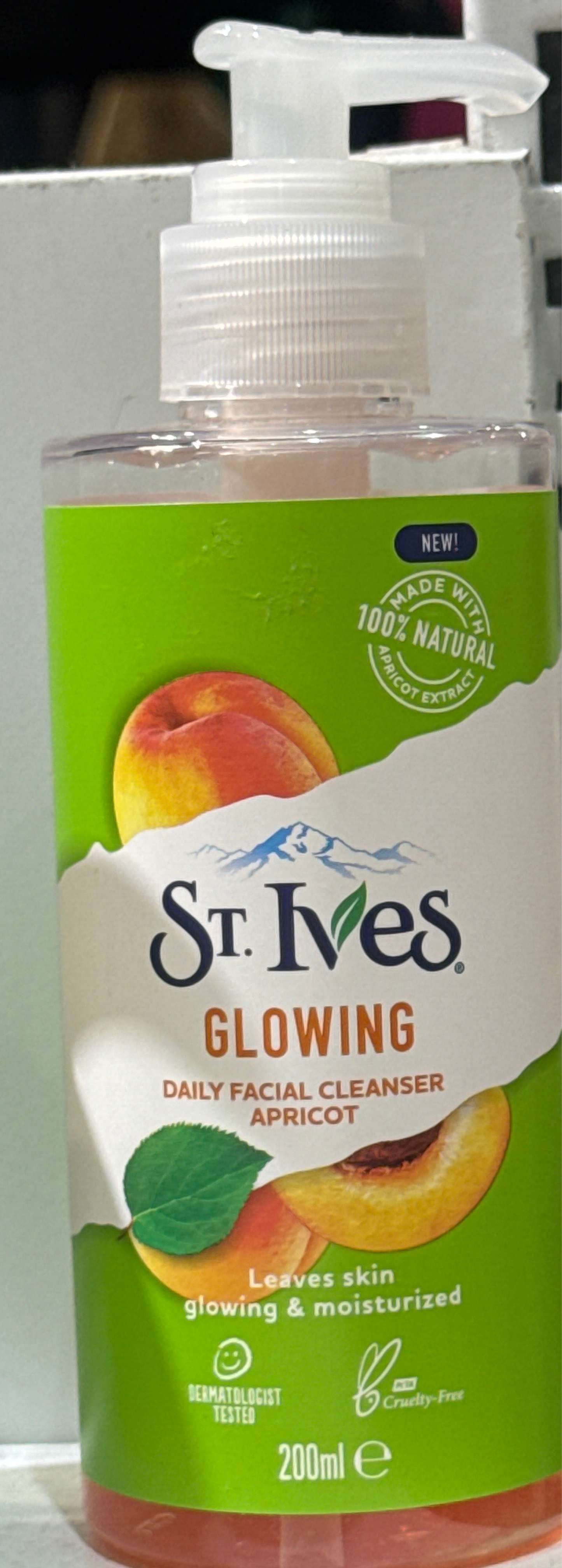 ST.IVES GLOWING DAILY FACIAL CLEANSER APRICOT 200ML
